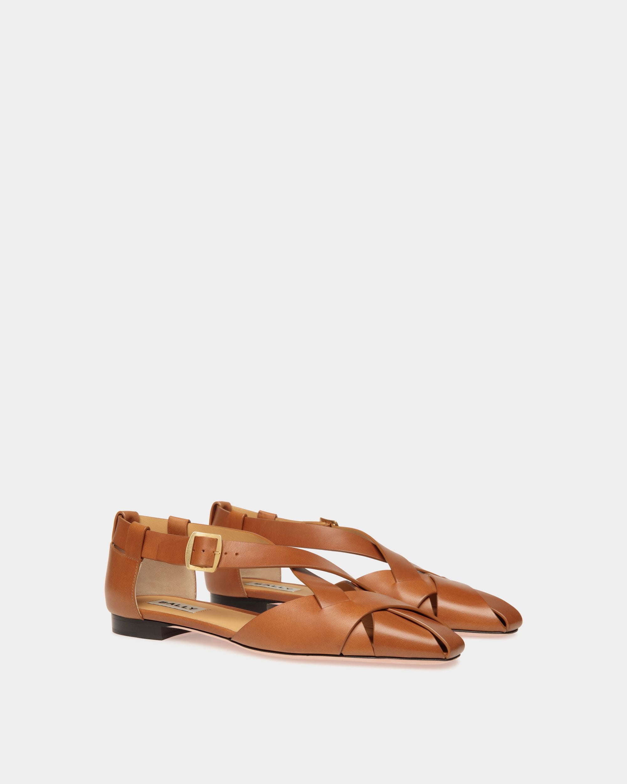 Flache Sylt Sandale Aus Gebürstetem Leder In Braun - Damen - Bally - 03