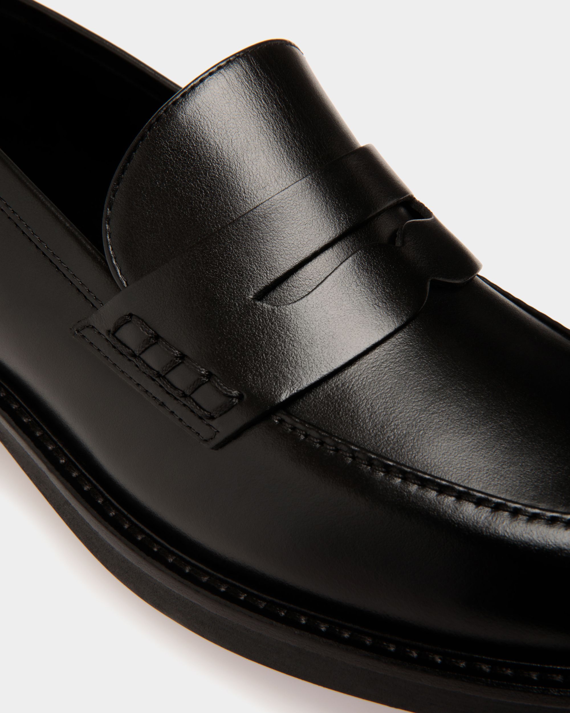 Flats In Black Leather - Damen - Bally - 05