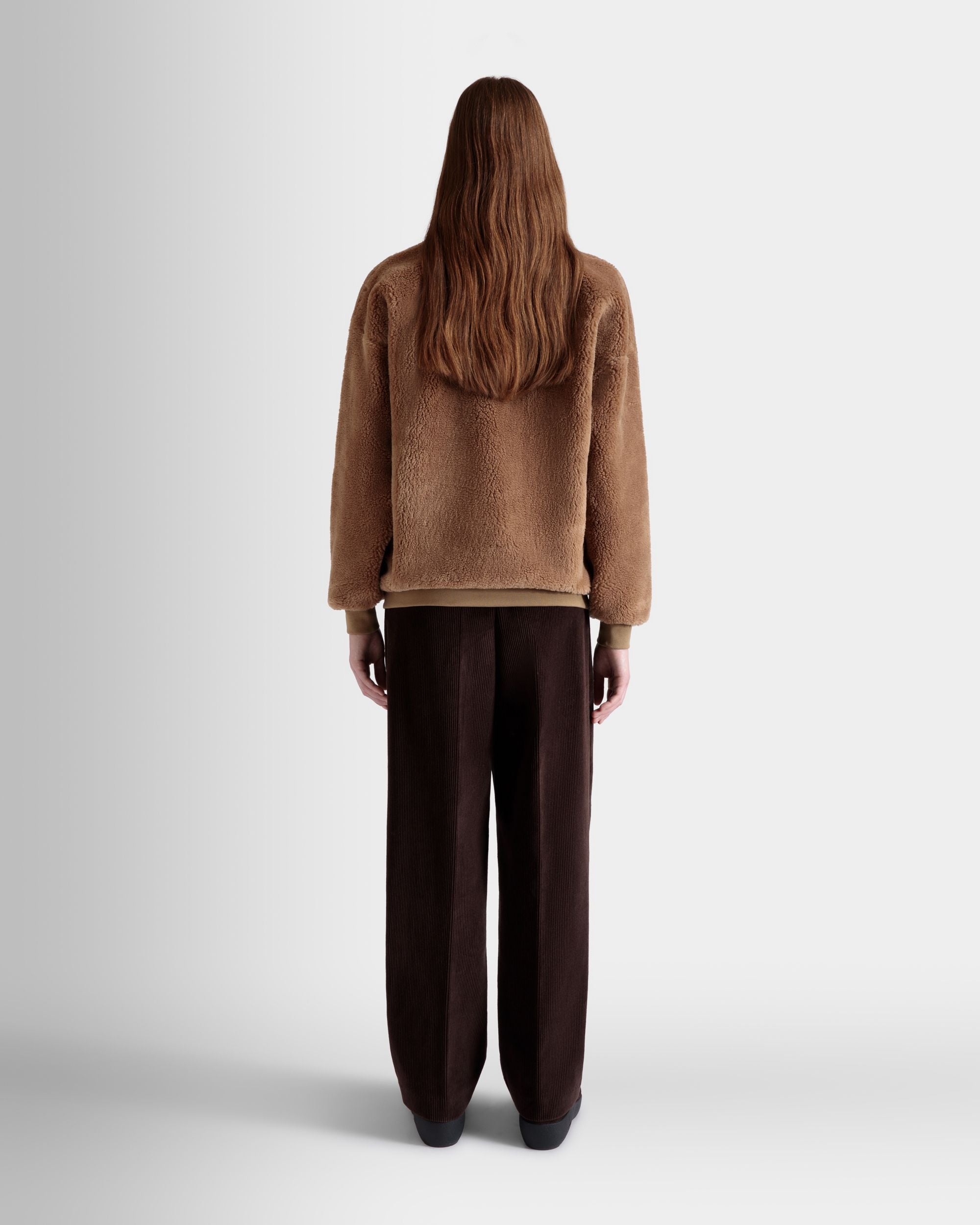 Winter Capsule Sweatshirt Mit Halbem Reißverschluss Und Alpenblumen Aus Fleece In Camel - Damen - Bally - 06
