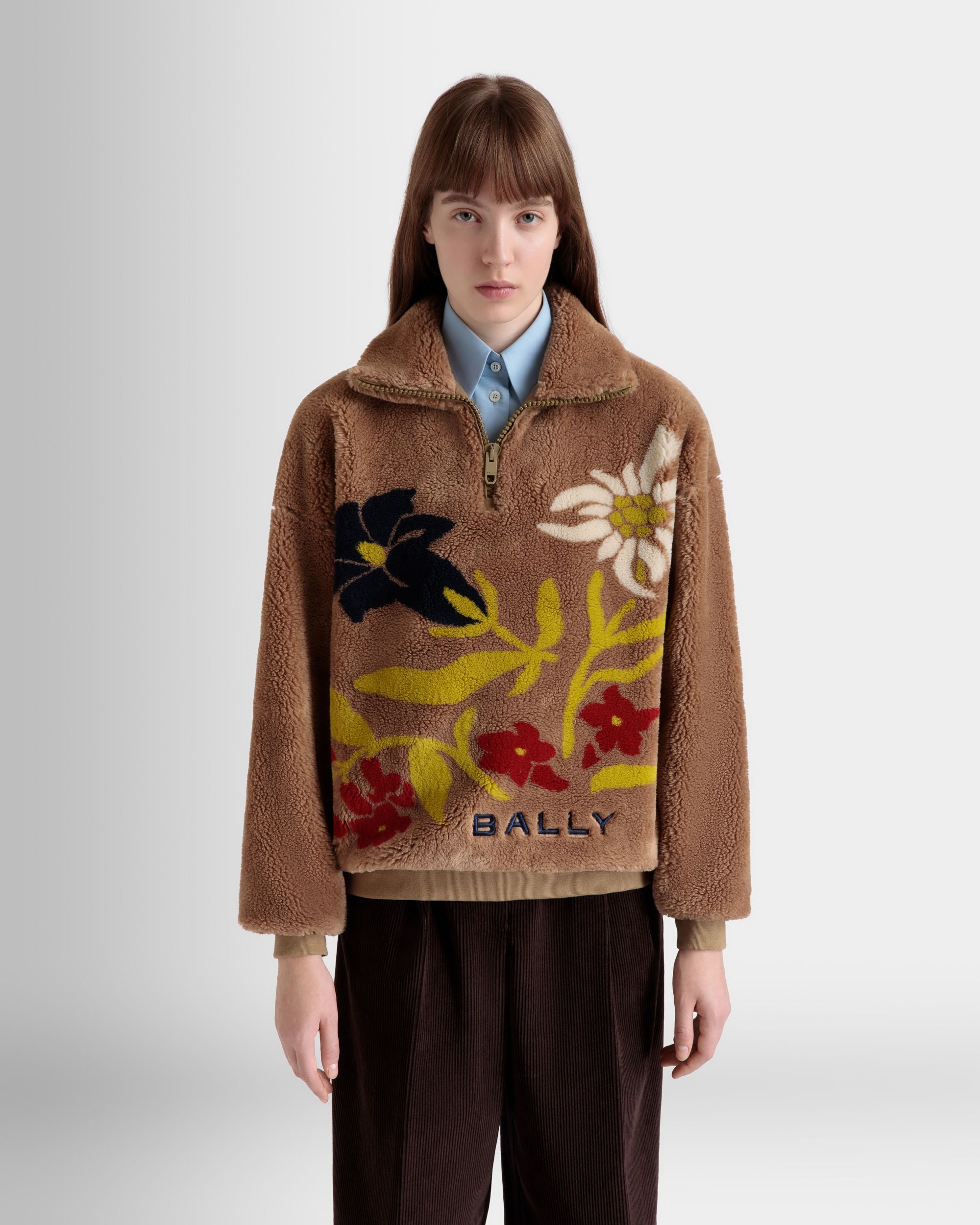 Winter Capsule Sweatshirt Mit Halbem Reißverschluss Und Alpenblumen Aus Fleece In Camel - Damen - Bally - 08
