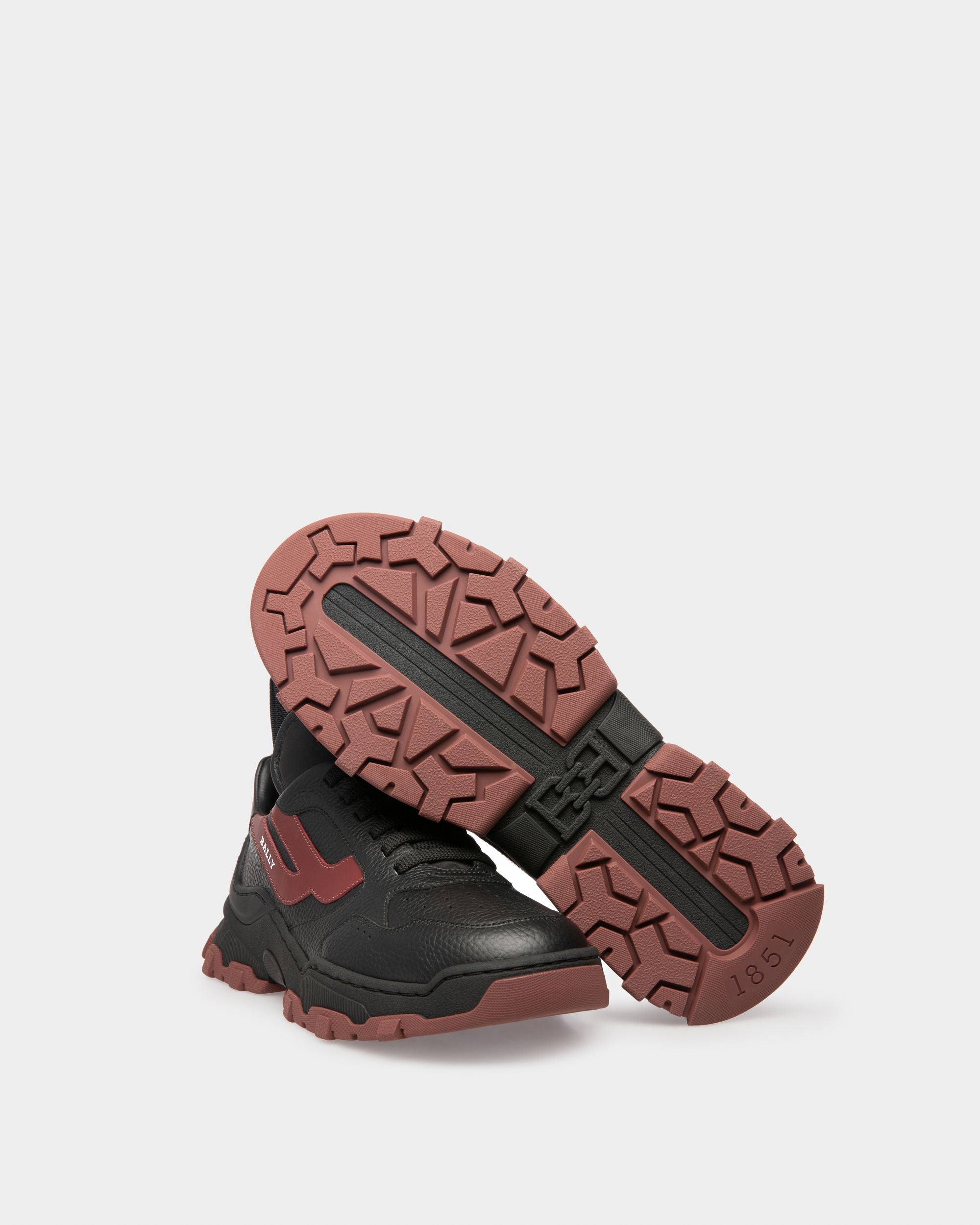Holden Sneaker Aus Schwarzem Und Traditionsrotem Leder Und Stoff - Damen - Bally - 04