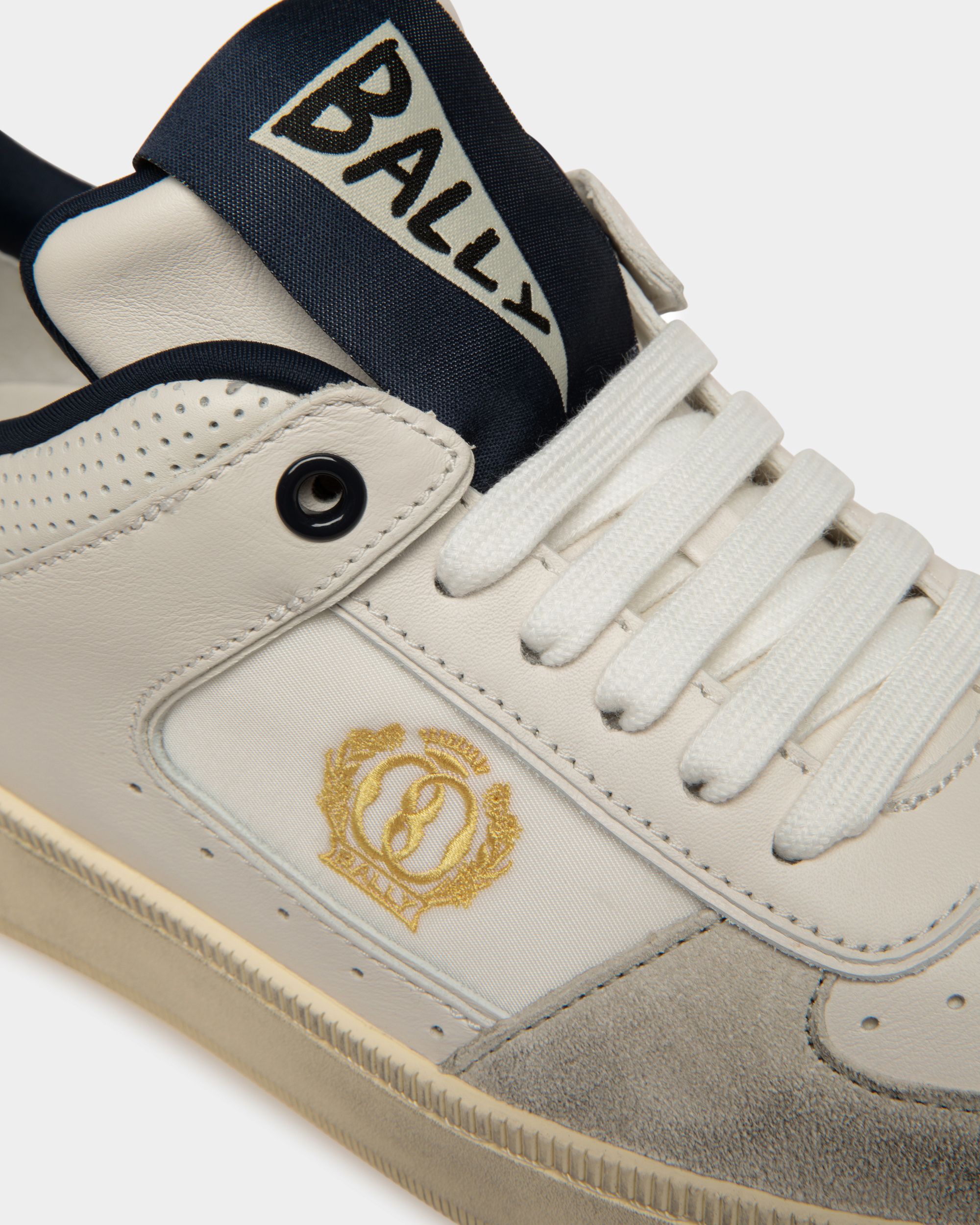 Raise Sneaker Aus Leder in Staubweiß und Mitternachtsblau - Damen - Bally - 05