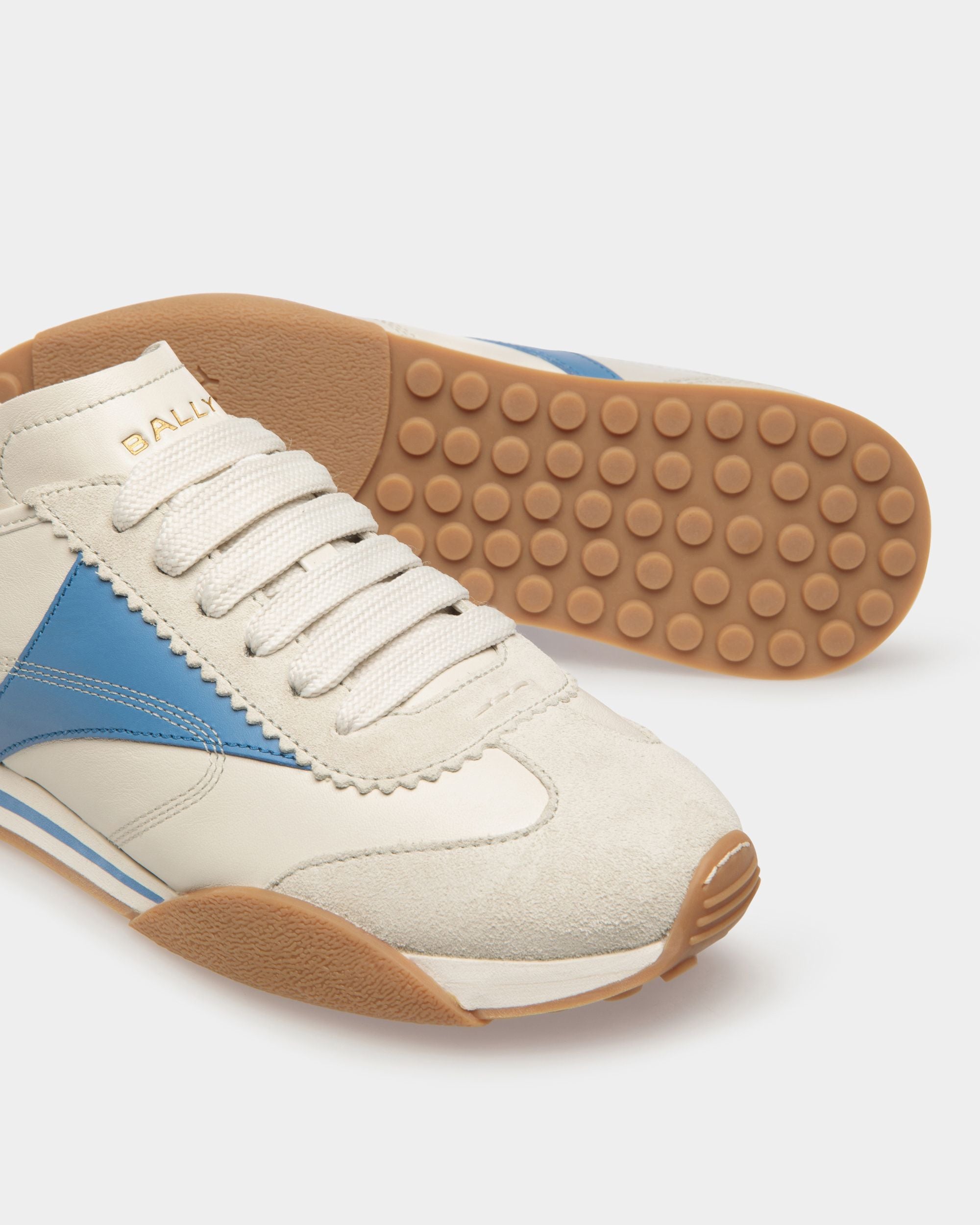 Sussex Sneaker Aus Leder in Staubweiß und Blau - Damen - Bally - 04
