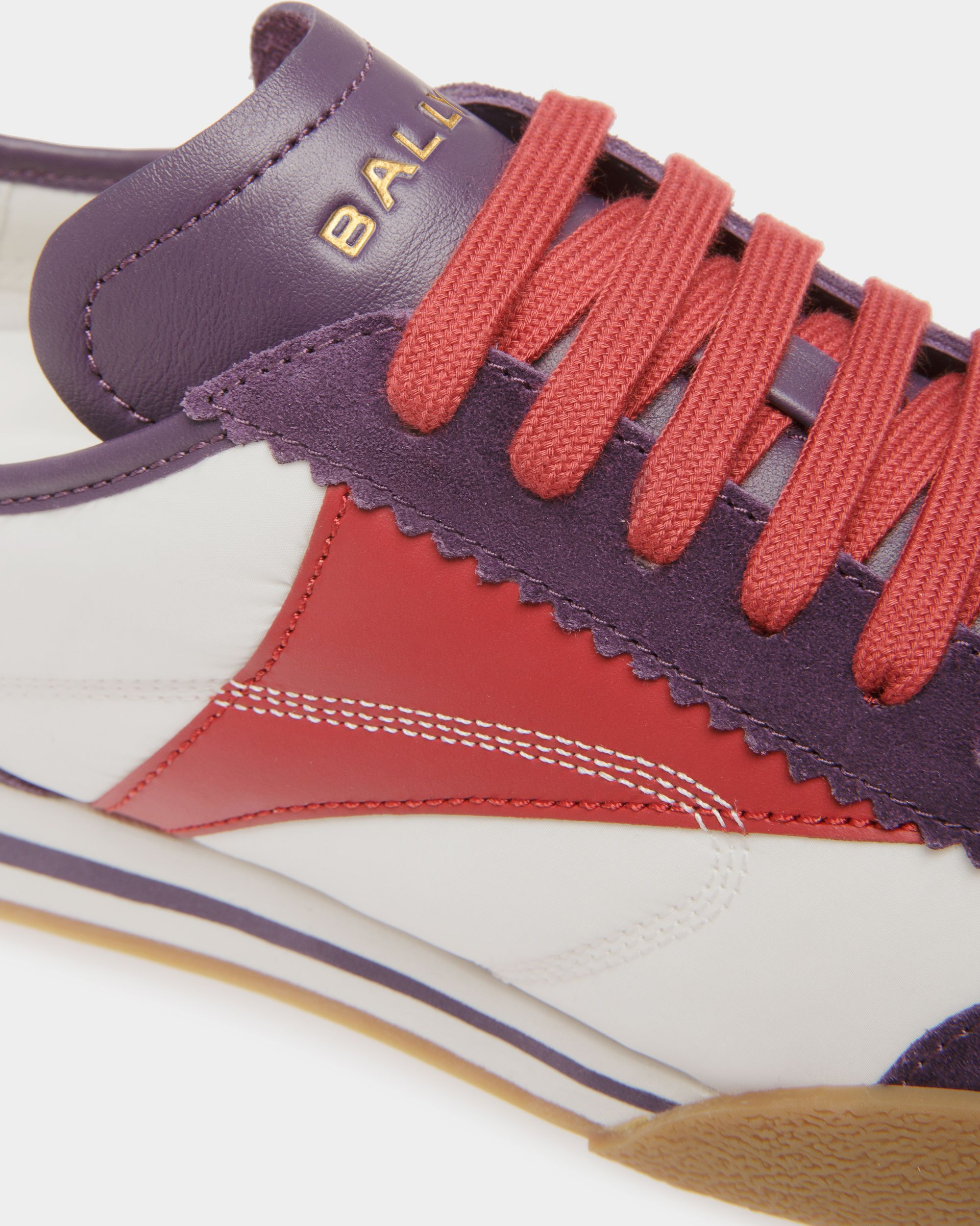 Sussex Sneaker Aus Weißem Stoff Und Rotem Leder Mit Lila Veloursleder - Damen - Bally - 05