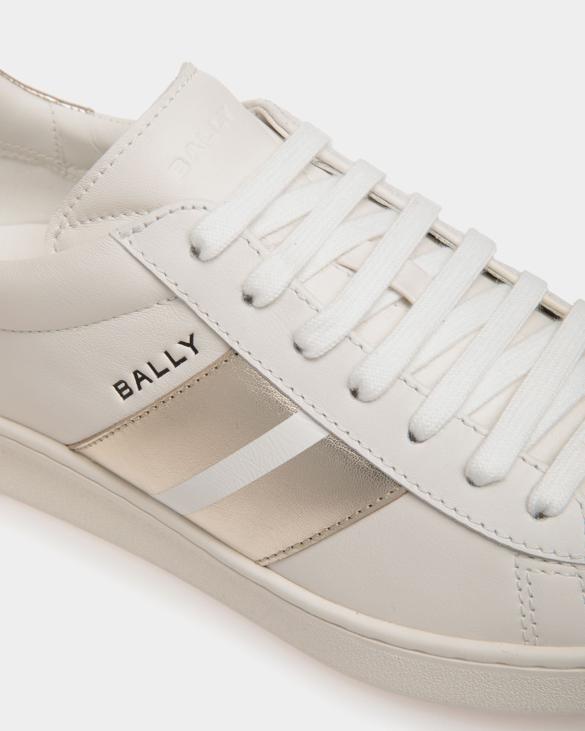 Tennis Sneaker Aus Leder In Weiß Und Gold - Damen - Bally - 05