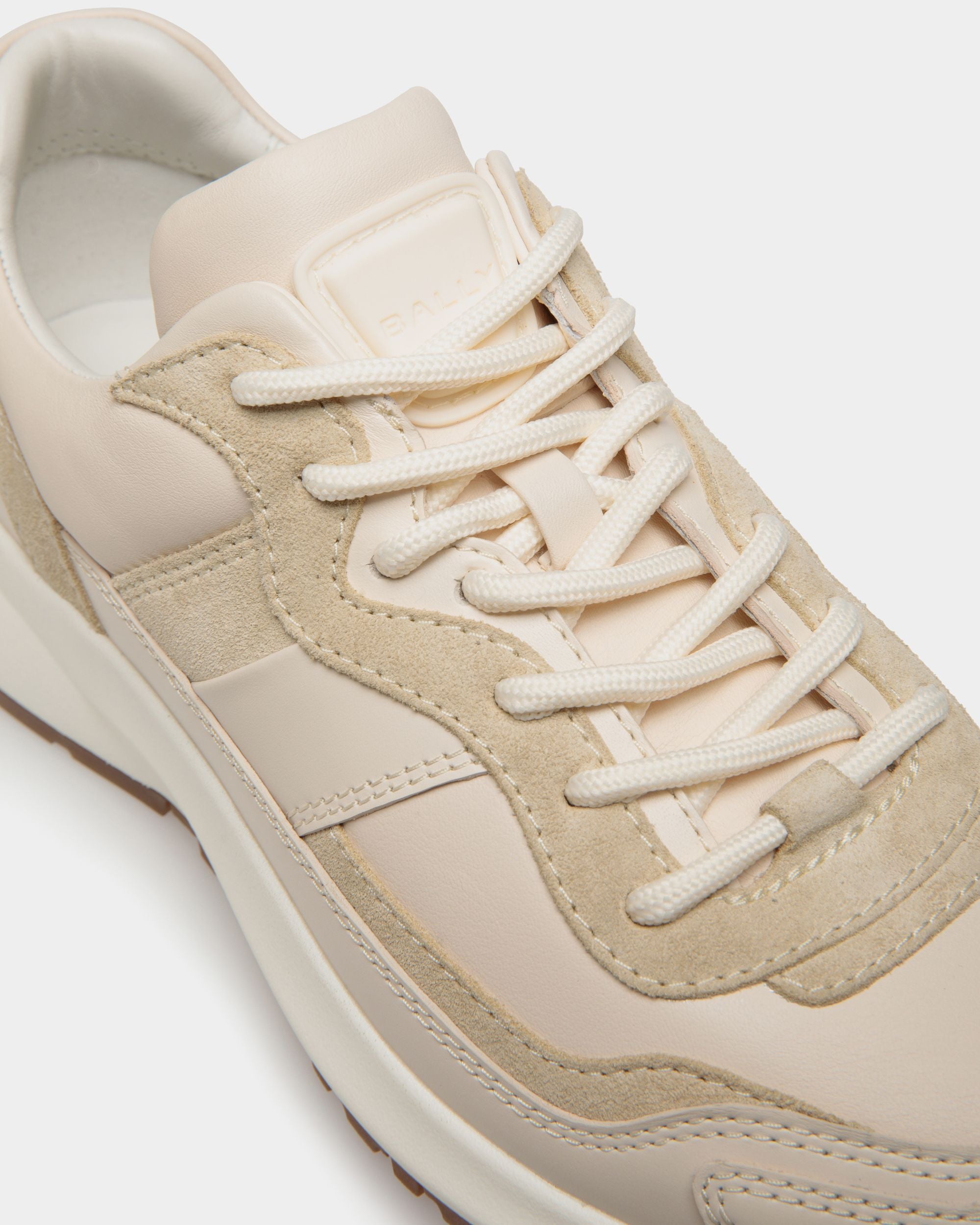 Outline Sneaker Aus Leder In Elfenbein Und Champagne - Damen - Bally - 05