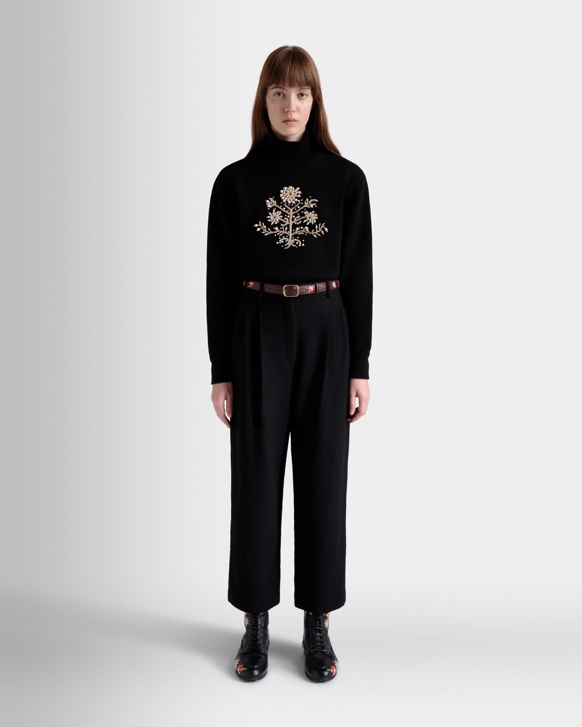 Winter Capsule Rollkragenpullover Aus Schwarzer Wolle Mit Einer Heritage-Blume - Damen - Bally - 02