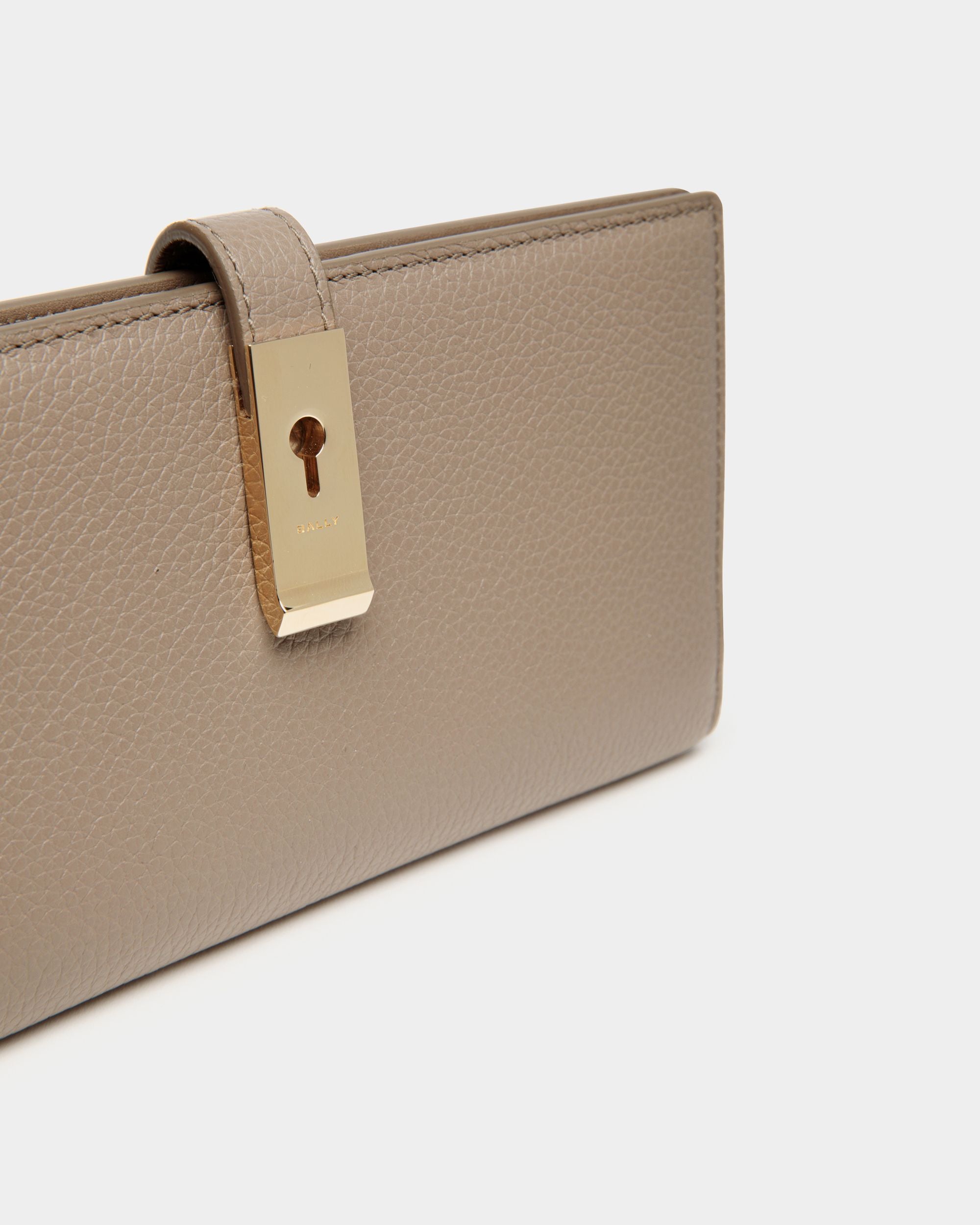 Lange Lock Me Geldbörse Aus Genarbtem Leder In Taupe - Damen - Bally - 04