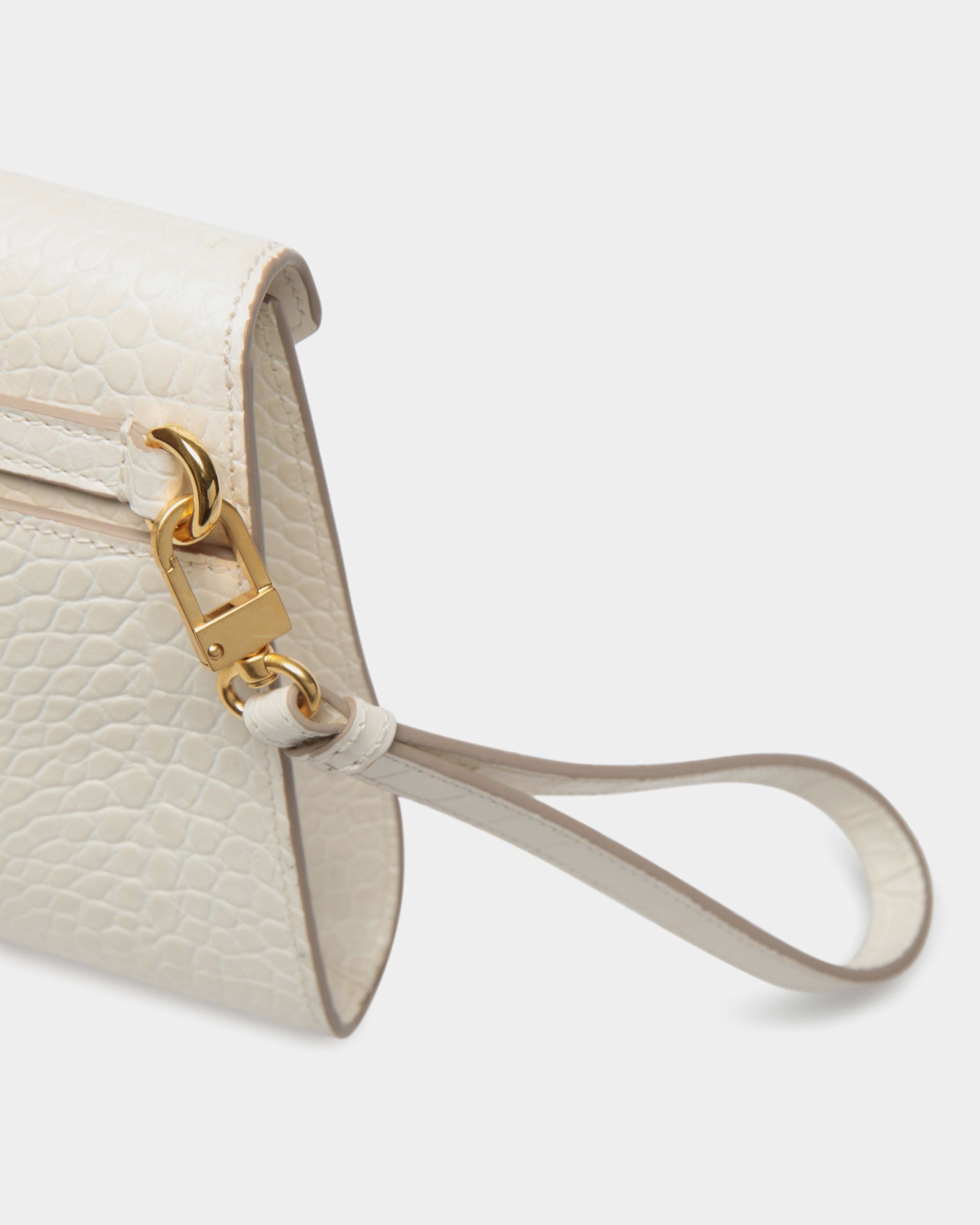 Tilt Clutch Aus Leder Mit Kroko-Print In Bone - Damen - Bally - 05
