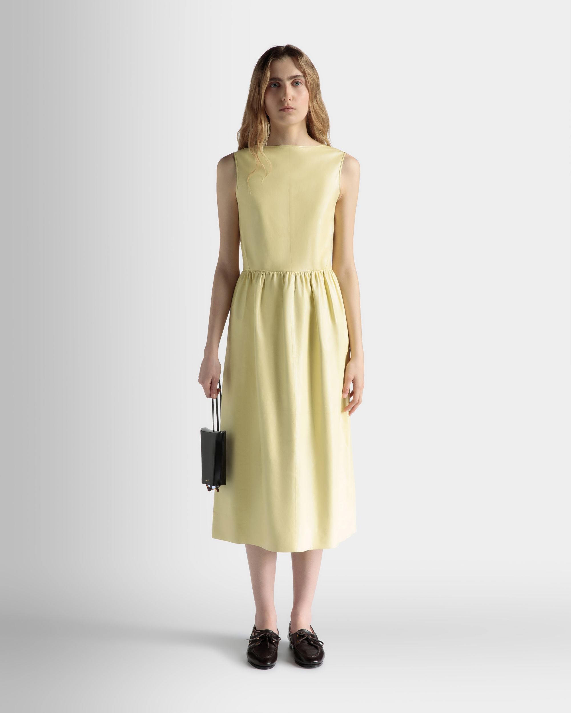 Belle Sonnenbrillenetui Aus Gebürstetem Leder In Schwarz - Damen - Bally - 02