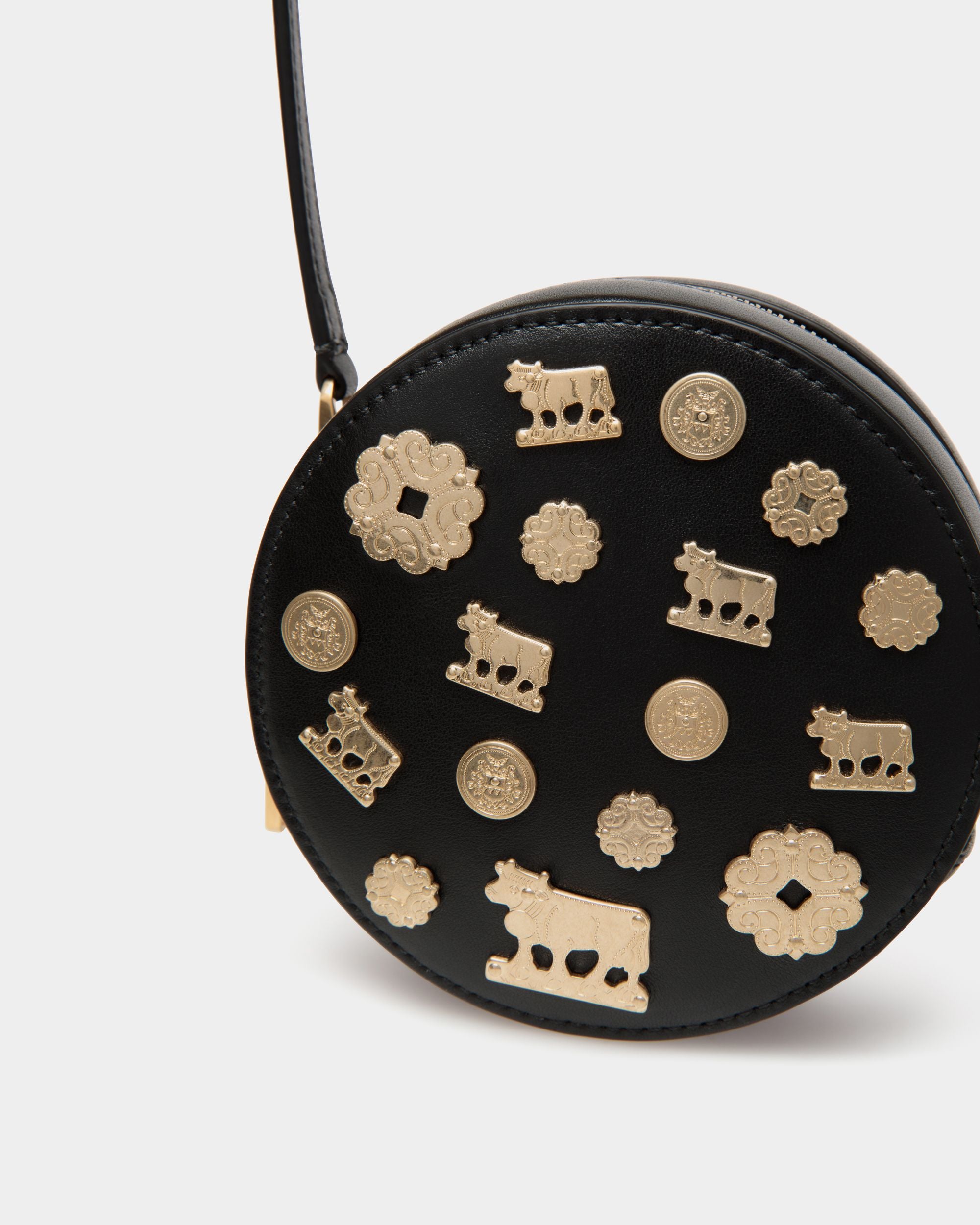 Swissness Round Minibag Mit Nieten Aus Leder In Schwarz - Damen - Bally - 04
