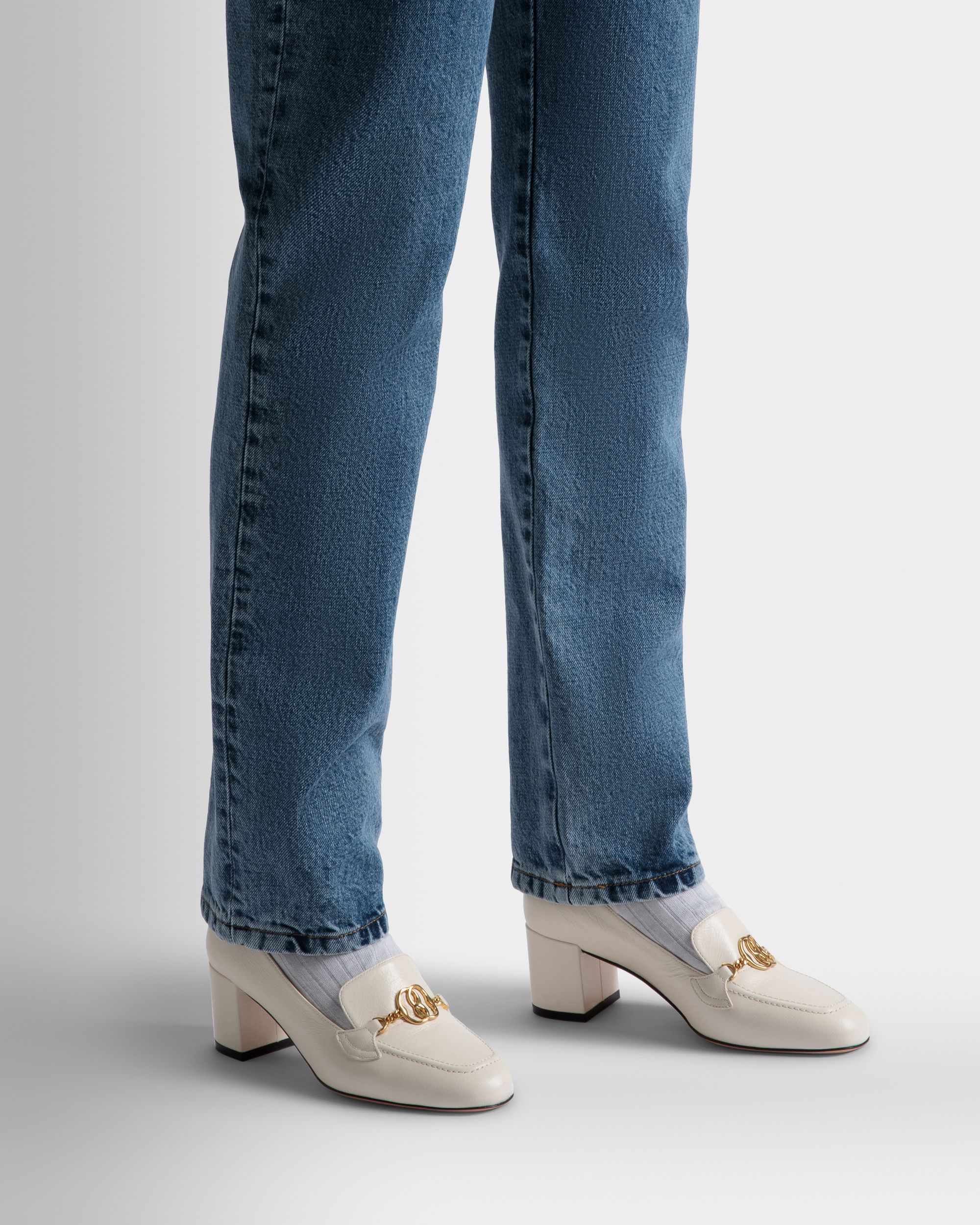 Emblem Pumps Aus Leder In Elfenbein - Damen - Bally - 02