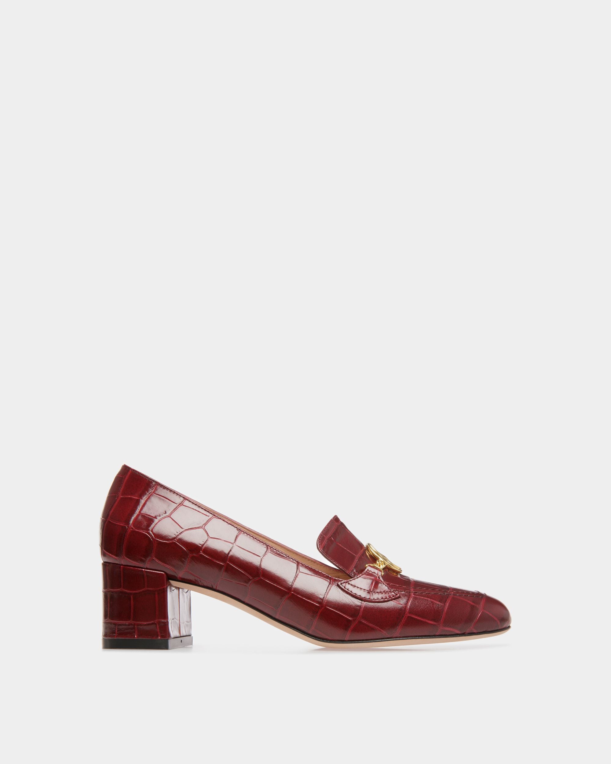 Emblem Pumps Aus Dunkelrotem Leder Mit Kroko-Print - Damen - Bally - 01