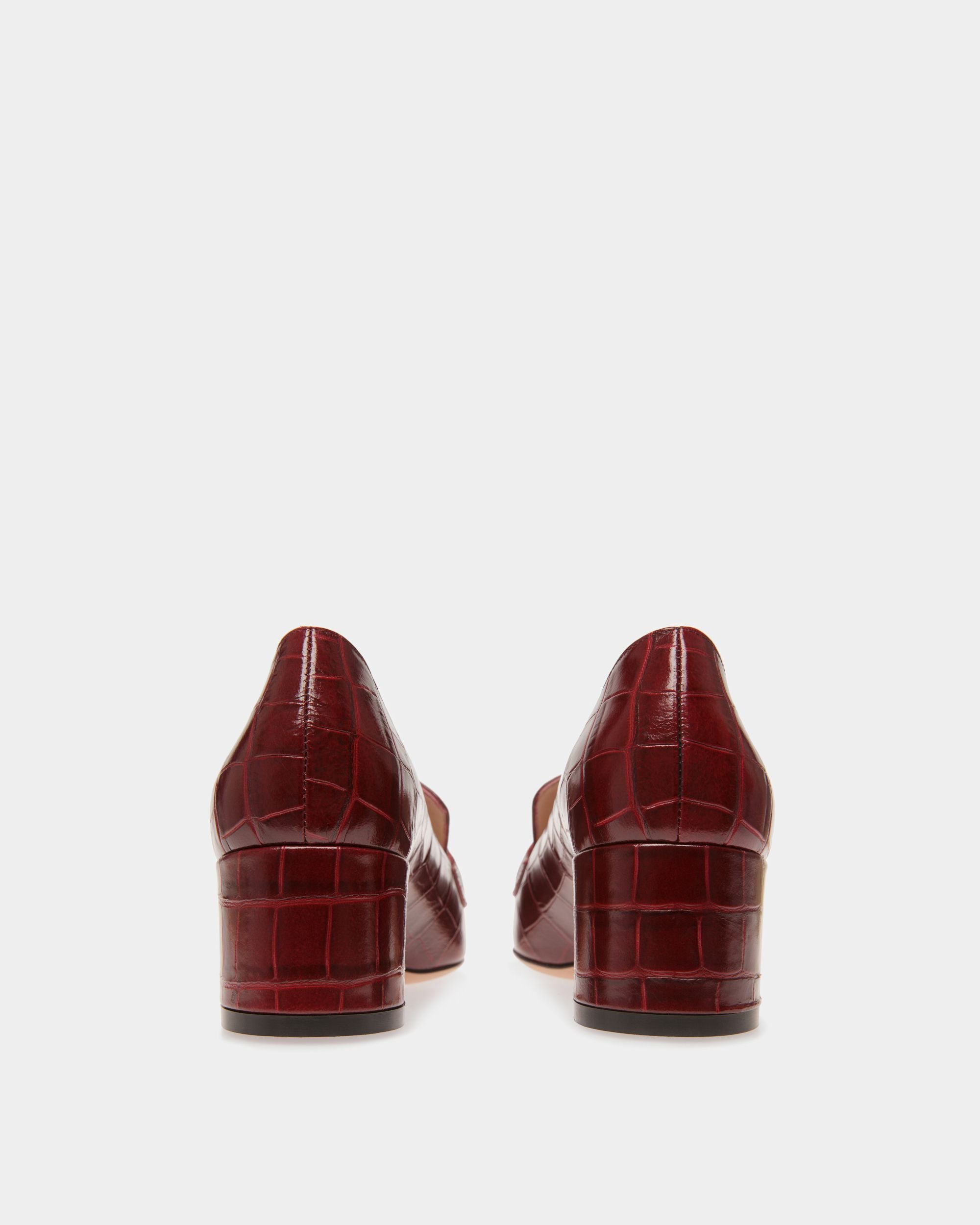 Emblem Pumps Aus Dunkelrotem Leder Mit Kroko-Print - Damen - Bally - 03