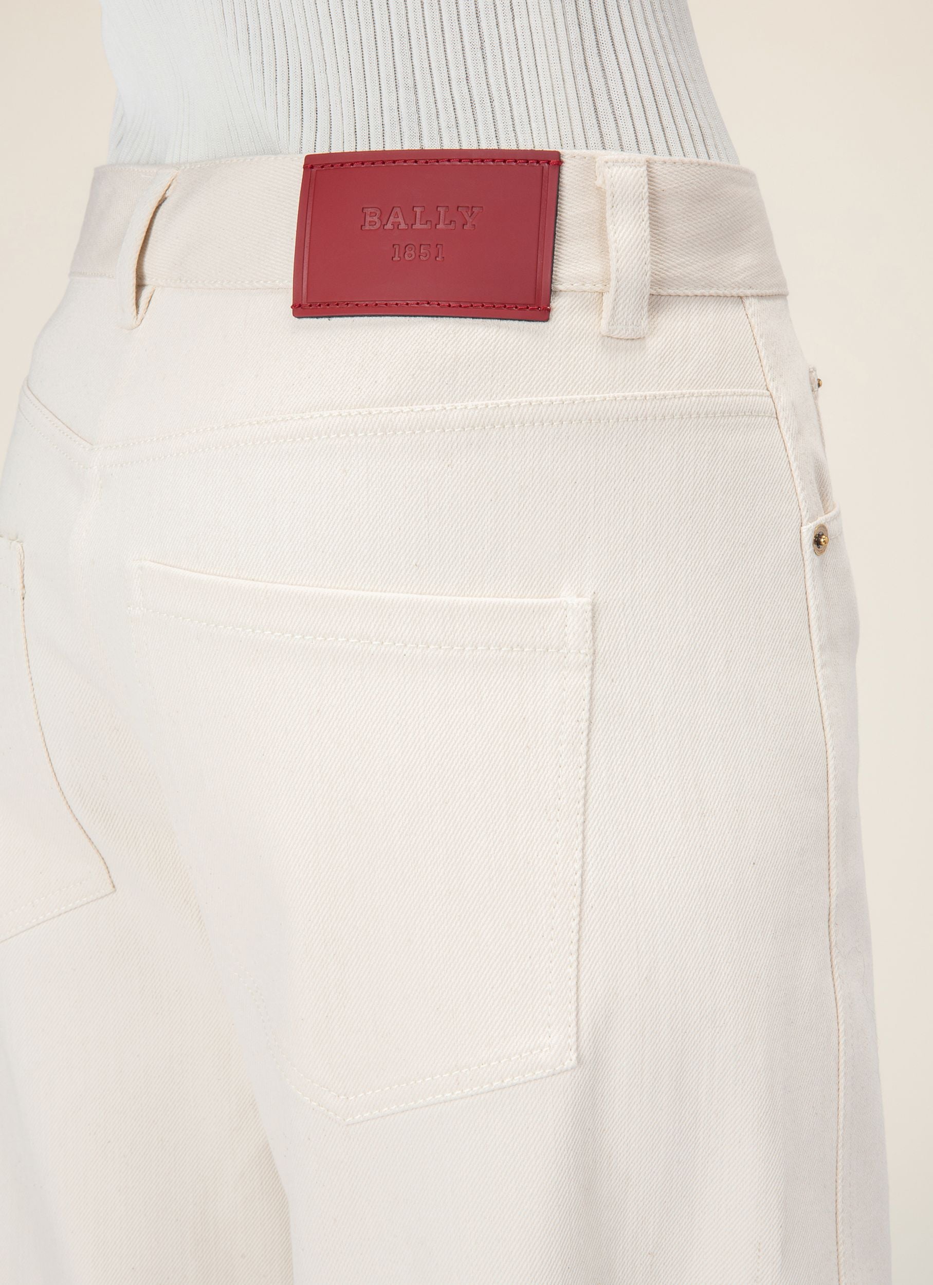 Denim-Hose Elfenbeinfarbene Hose Aus Baumwolle Und Elastan - Damen - Bally - 02