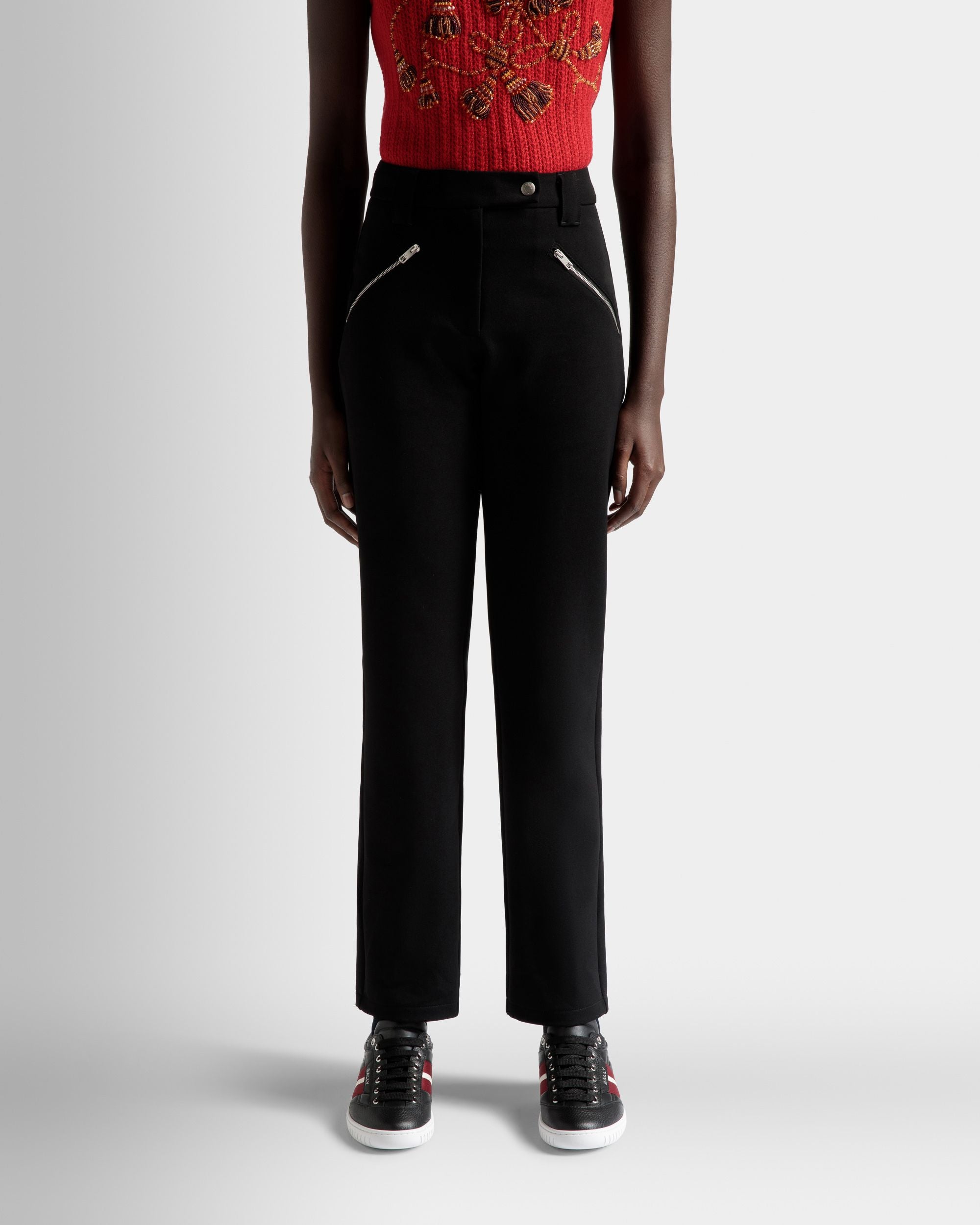 Stretch-Hose für Damen in Schwarz | Bally | Model getragen Nahaufnahme