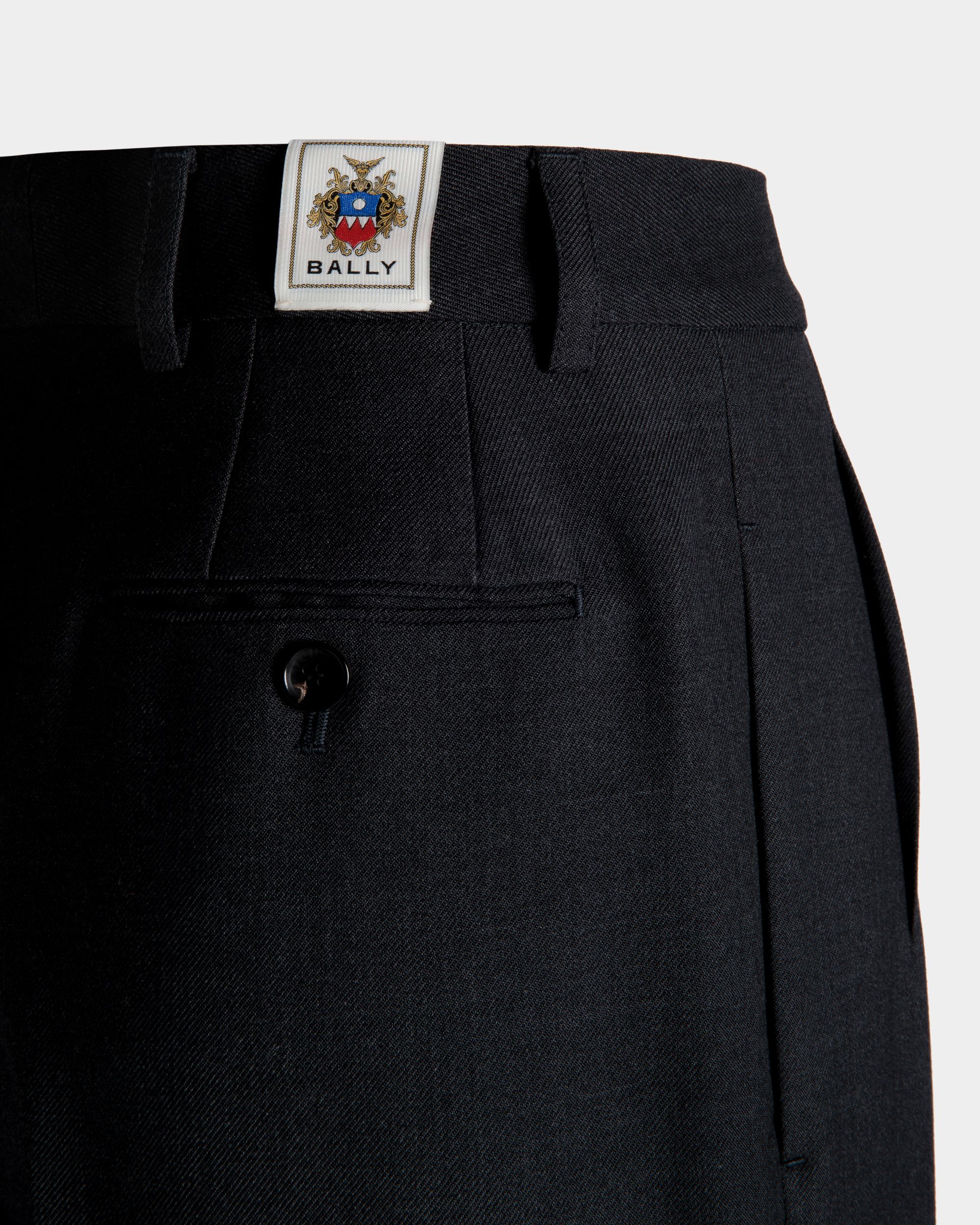 Schmal Zulaufende Hose Aus Wollmix In Schwarz - Damen - Bally - 03
